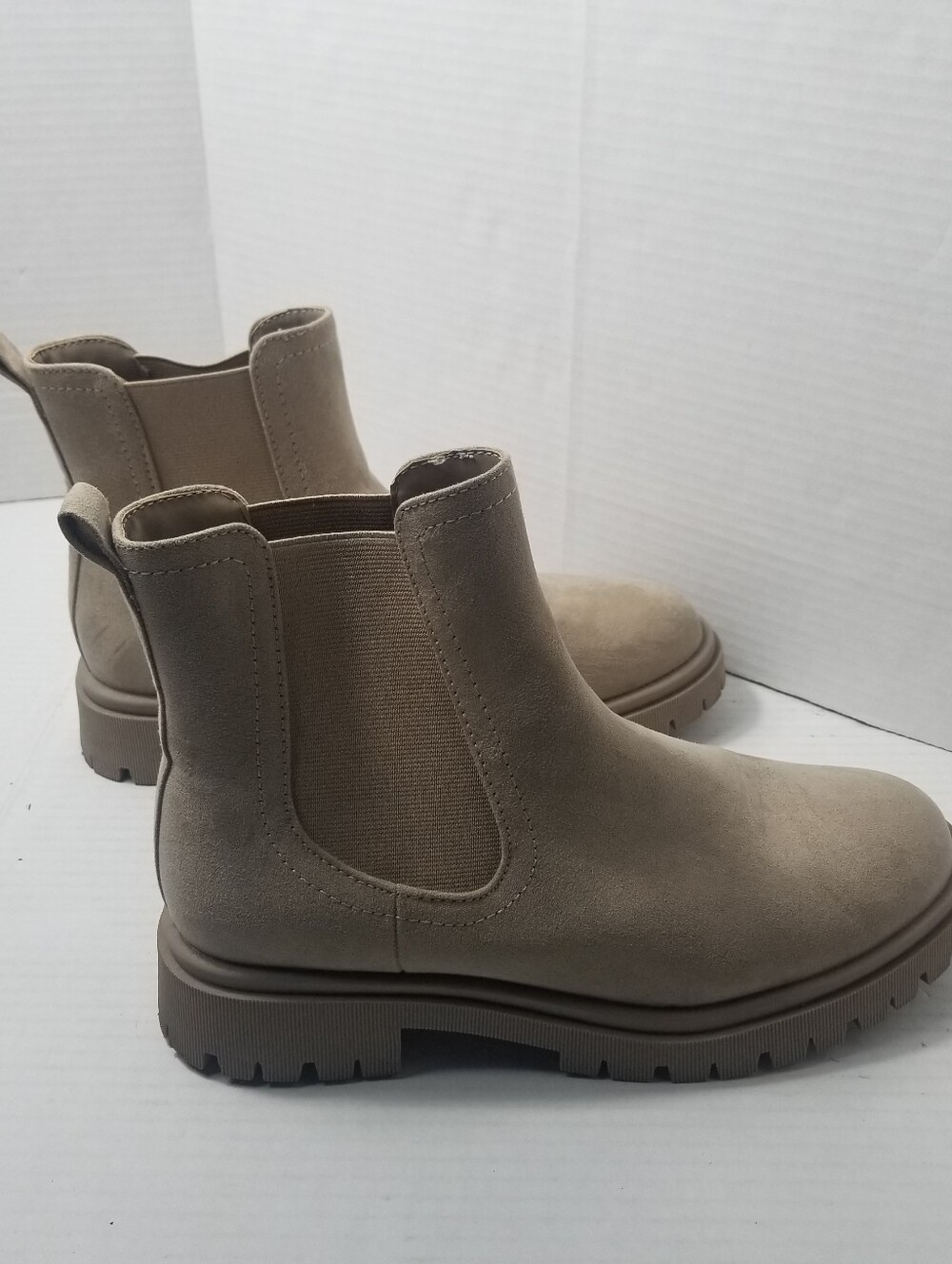 OLD NAVY WOMEN'S TAUPE CHELSEA BOOTS SIZE 9